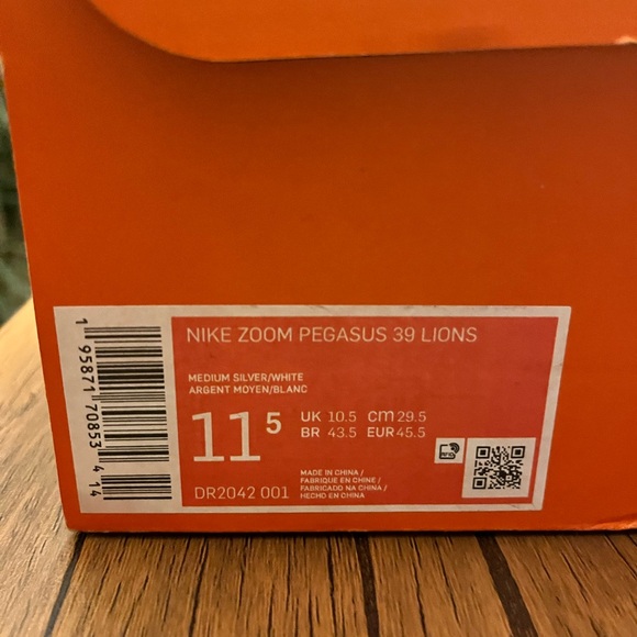Nike Zoom Pegasus 39 Lions - Silver and White - Picture 7 of 10